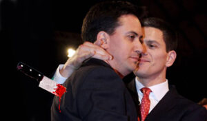 ed-david-miliband-knife