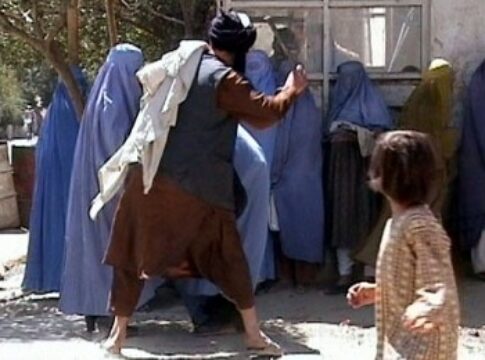 Taliban_beating_woman_in_public_RAWA