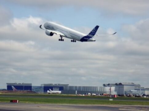 AIRBUS-A350-TAKE-OFF