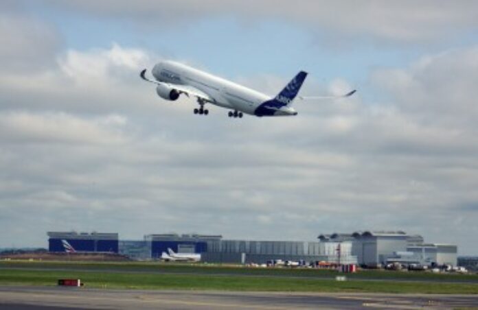 AIRBUS-A350-TAKE-OFF