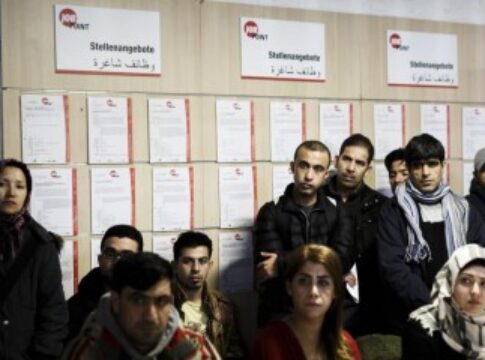 refugees-receiving-job-counseling