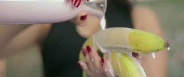 Daily Squib in Talks With Egyptian Courts to Release Singer Who Ate Banana