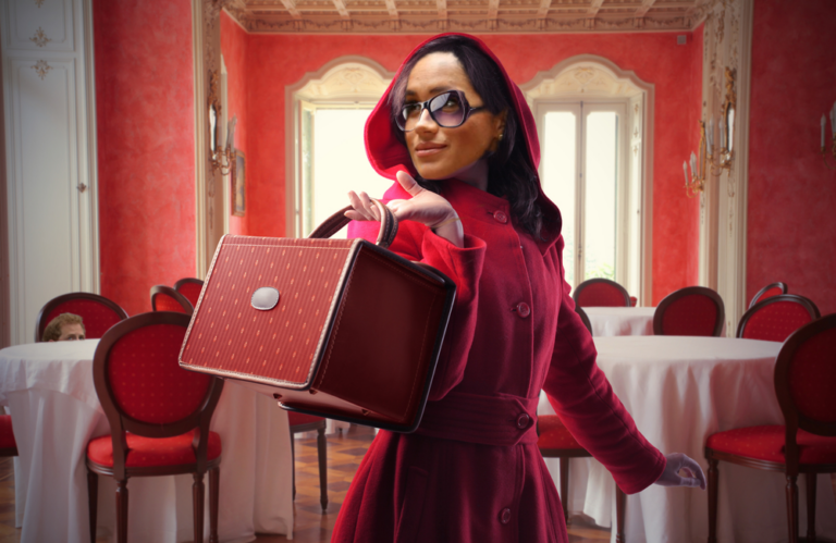 Palace Officials: “Meghan Going Crazy Whilst Out of Limelight”