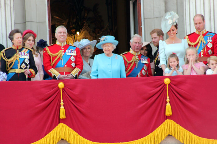 Queen Elizabeth Royal Family, Buckingham Palace