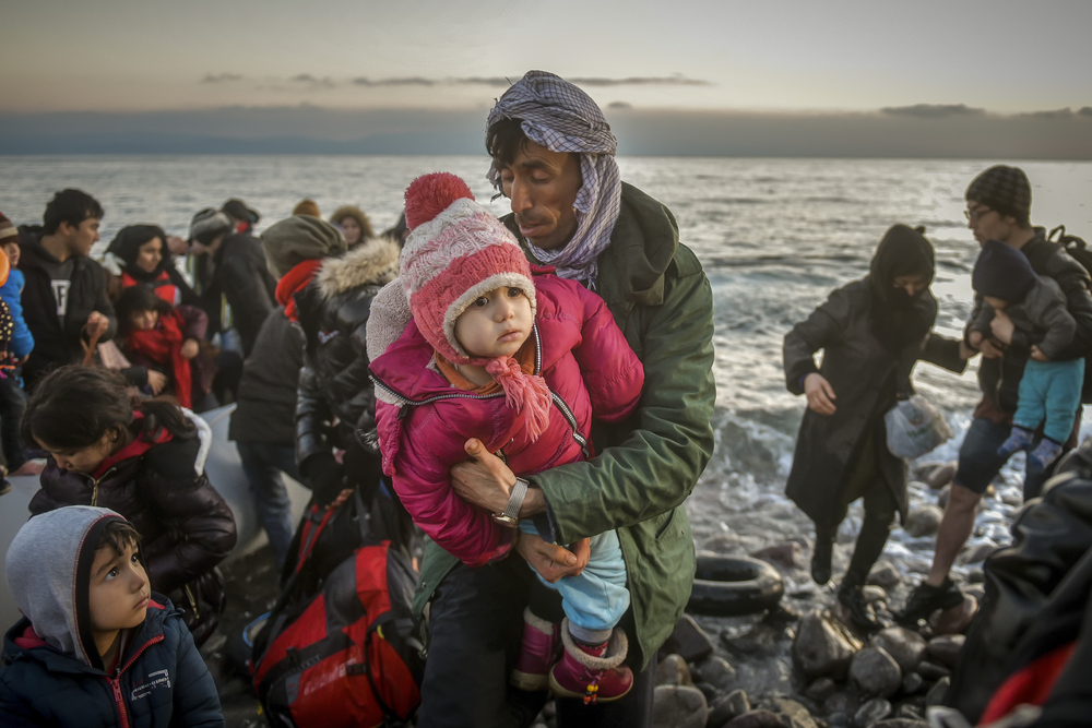 Refugees and Migrants aboard reach shore