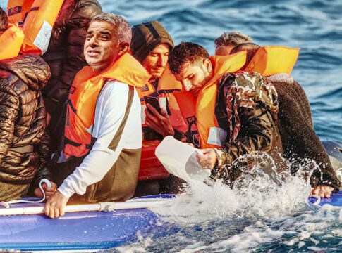 illegal immigrants rubber dinghy crossing illegal Channel migrant