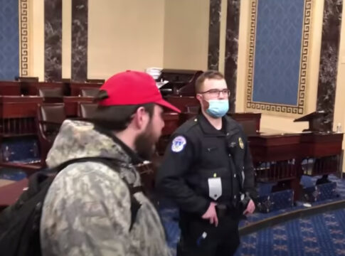 violent insurgent talks calmly to Capitol cop