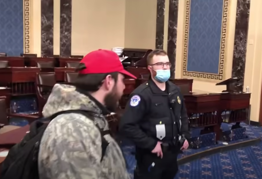 violent insurgent talks calmly to Capitol cop
