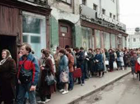 soviet-queue 1200 farmers strike