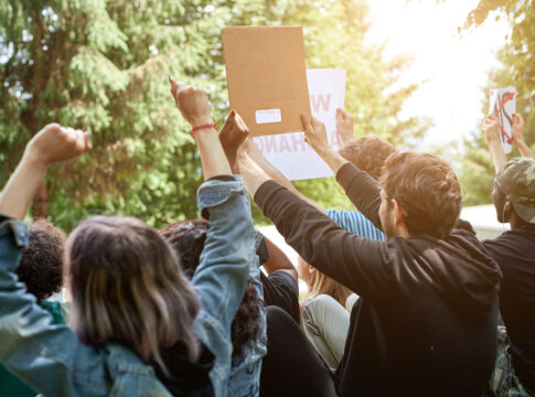 right to protest anti-monarchists