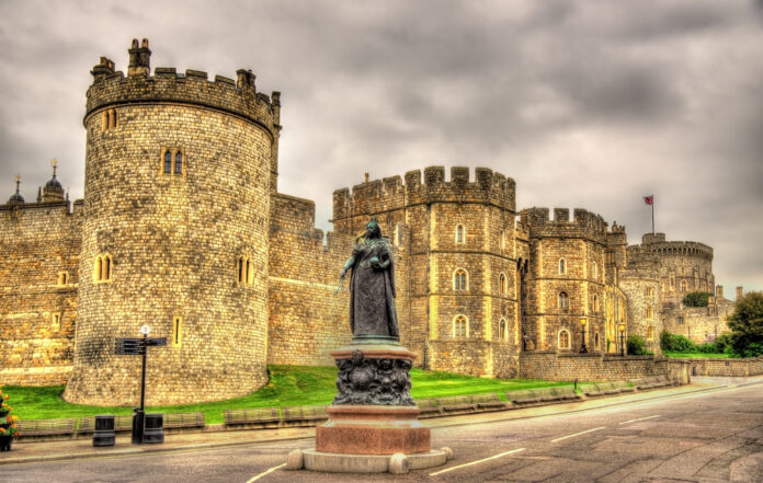 Statue of Queen Victoria in front of Windsor Castle - England uk tourism