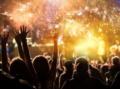 cheering crowd celebrate death of buzzfeed