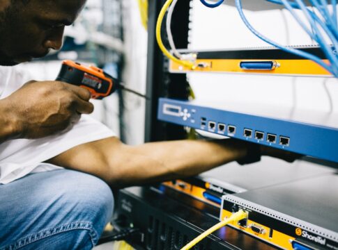 pexels-field-engineer-442154