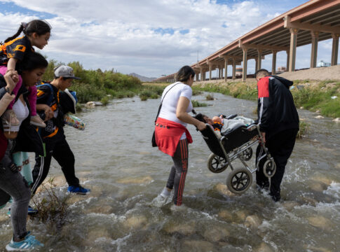 Mass Immigration border Juarez Chihuahua Mexico - El Paso, Texas, United States.