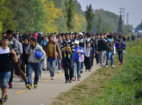 refugees leaving Hungary