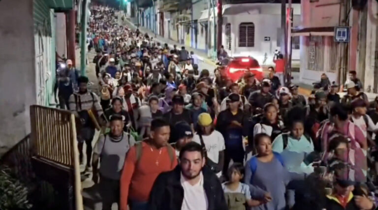 BREAKING: Massive Caravan Moving Towards US Southern Border