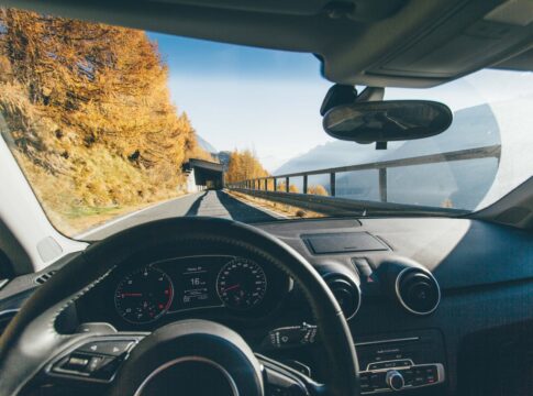 pexels-riciardus-228094 car gadgets