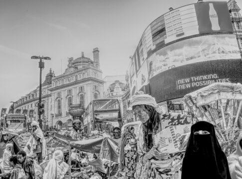 piccadilly circus bw