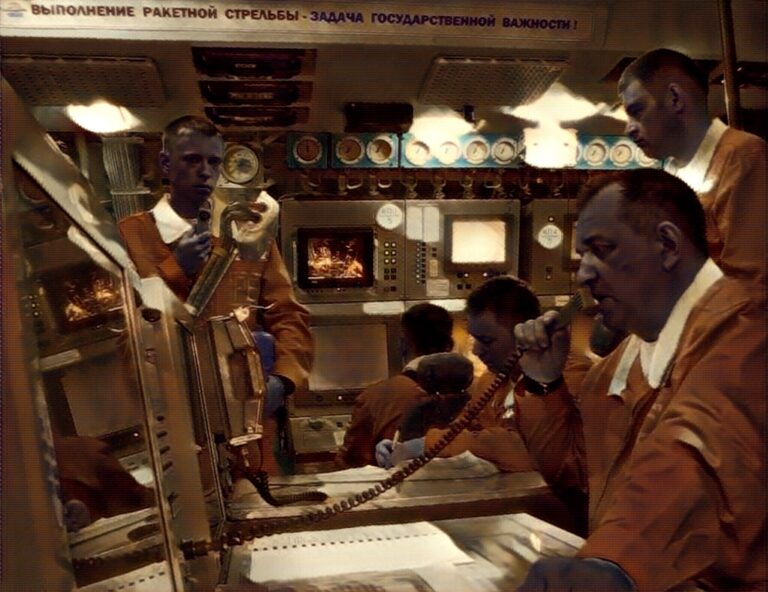 WW3 Latest: Why is the Russian Nuclear Submarine Fleet Massing in the Arctic Circle?